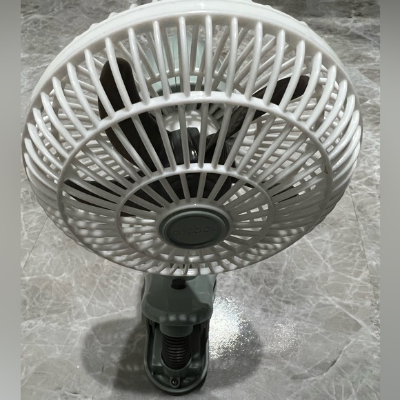 O2COOL 4 inch Portable Battery Powered Stroller Clip Fan, Gray/White - Picture 4 of 7